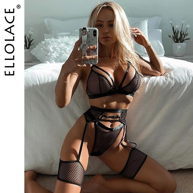 Conjunto de lencería erótica de 3 piezas de encaje y malla transparente para mujer de Ellolace presentado por Officially Sexy
